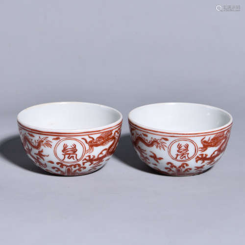 A PAIR OF ALUM RED CUPS WITH DRAGON PATTERNS