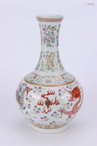 A PAIR OF POWDER ENAMEL  GOLD PAINTING  BOTTLE WITH PHOENIX AND DRAGON PATTERNS