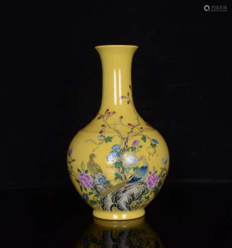 A Porcelain Enameled Floral&Bird Vase