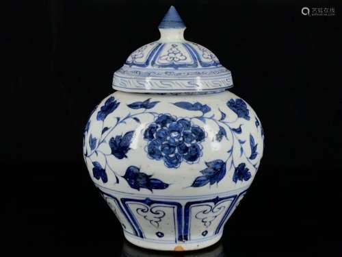 A Porcelain Blue&White Peony Pattern Jar