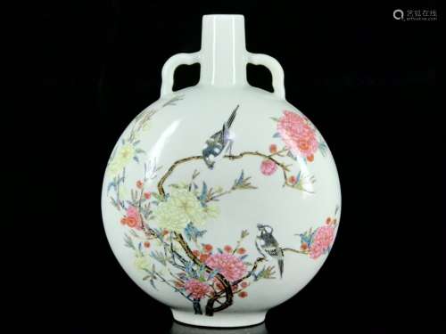 A Porcelain Enameled Floral&Bird Vase