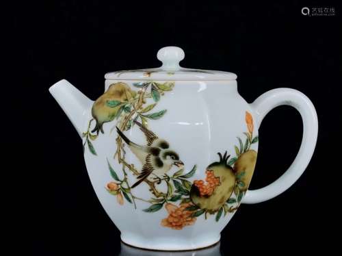 A Porcelain Enameled Floral&Bird Teapot