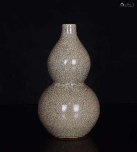 A Porcelain Ge Kiln Gourd Vase
