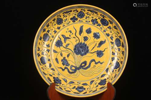 A Porcelain Yellow Glaze Blue&White Plate