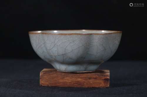 A Porcelain Guan Kiln Cup
