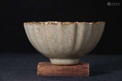 A Porcelain Guan Kiln Cup