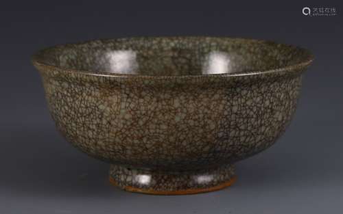 A Porcelain Ru Kiln Bowl