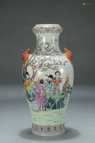 A Procelain Famille Rose Vase