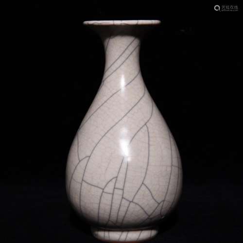 A Porcelain Ge Kiln Yuhuchun Vase