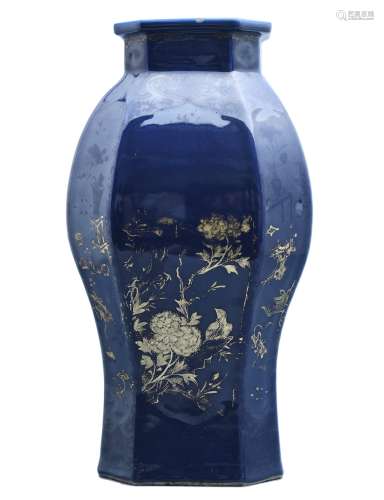 清乾隆·祭蓝釉描金倭角方瓶