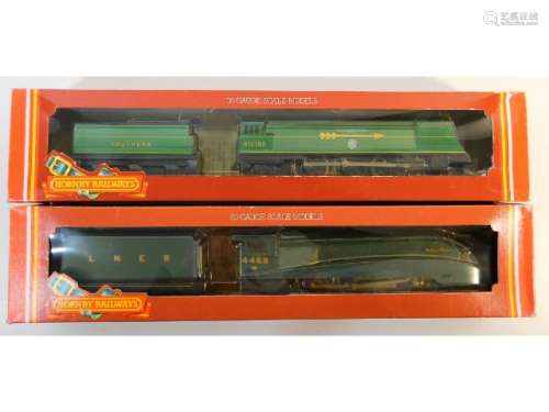 Two boxed 00 gauge Hornby model trains: R866 SR 4-