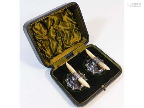 TA pair of cased James Deakin & Sons Sheffield silver knife rests with polished horn rests, o follow