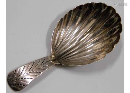 A Georgian silver caddy spoon with shell style dec