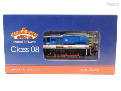 A boxed 00 gauge Bachmann model train: BM 32-109 C