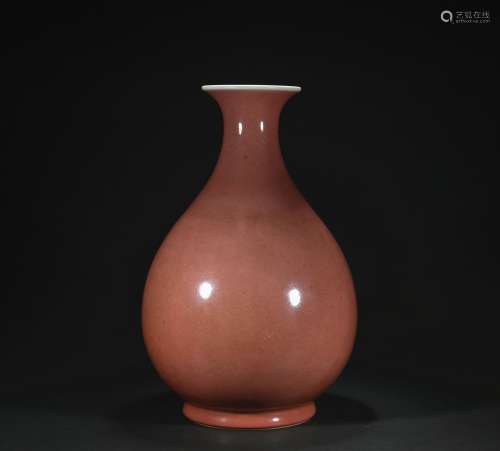 A peachbloom-glazed pear-shaped vase