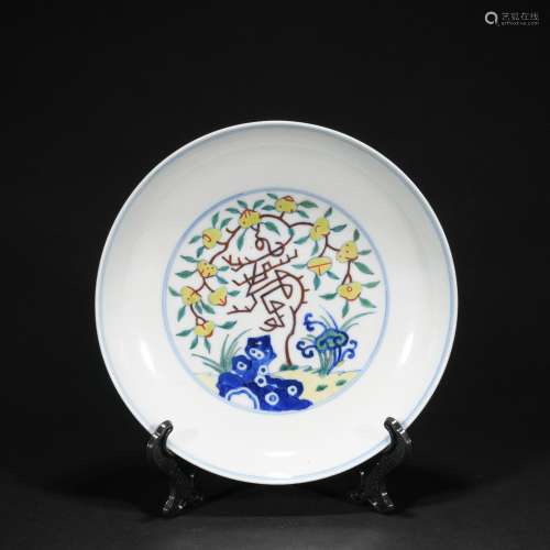 A Wu cai 'floral' plate