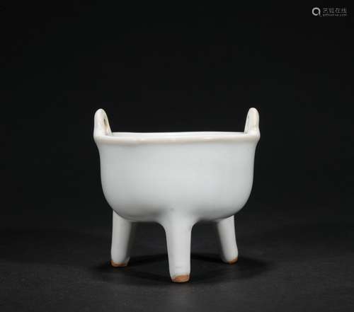 A white glazed censer