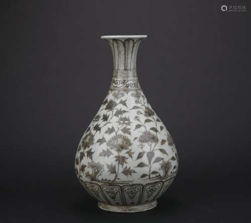 A Grisaille-painted 'floral' pear-shaped vase