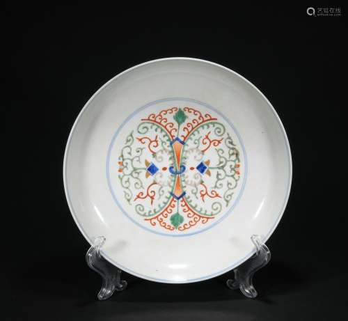 A Wu cai 'floral' plate