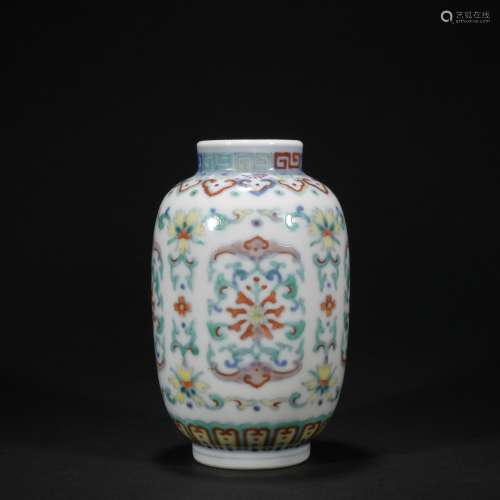 A Wu cai 'floral' bottle