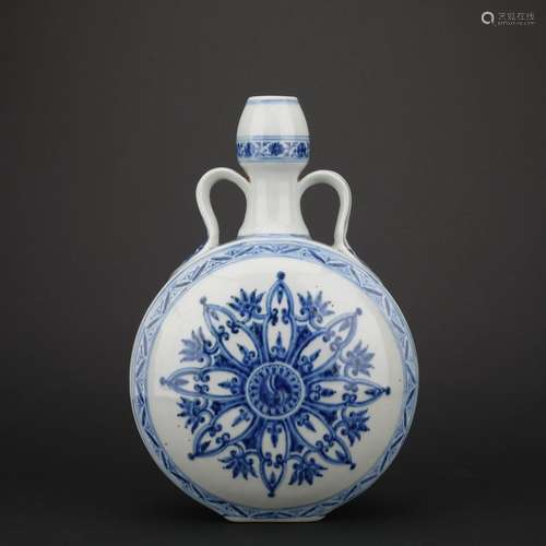 A blue and white 'floral' vase