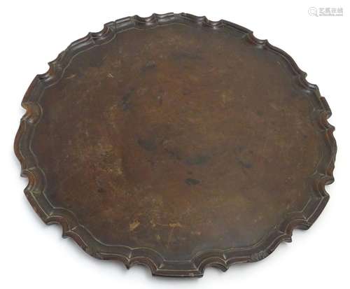 A 19thC mahogany tray of circular form with pie crust rim. Approx. 20 1/4