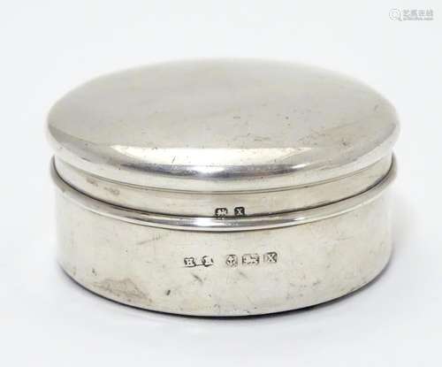 A silver box of circular form. Hallmarked Birmingham 1922 maker Harrison & Hipwood. 2