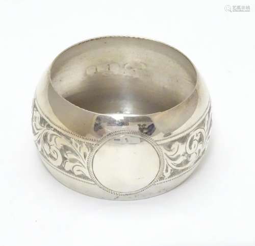 A silver napkin ring with engraved acanthus scroll decoration. Hallmarked Birmingham 1921 maker
