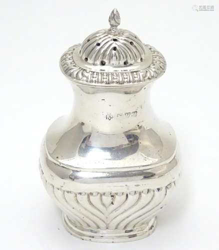 An Edwardian pepperette hallmarked Chester 1908 maker Jay, Richard Attenborough Co Ltd. 3 1/2