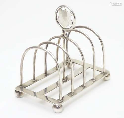 A Victorian silver 5 bar toast rack hallmarked Birmingham 1895 . Approx 4