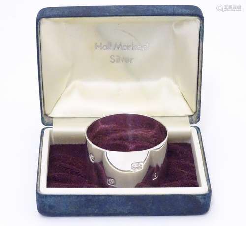 A silver napkin ring hallmarked Sheffield 1997 maker Carr's of Sheffield Ltd. Cased. Please Note -