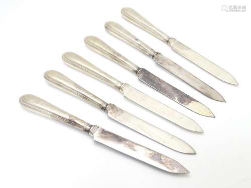 A set of 6 silver handled tea knives. Hallmarked Sheffield 1918. Approx. 7 1/2