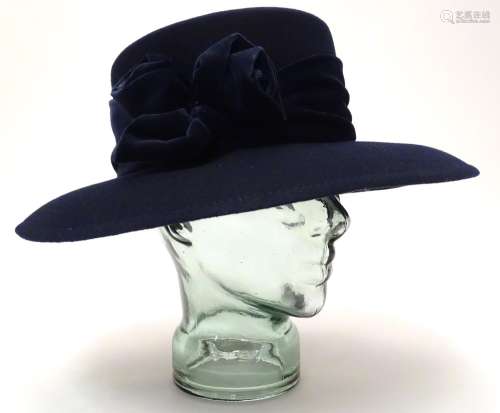 A ladies navy felt hat Please Note - we do not make reference to the condition of lots within