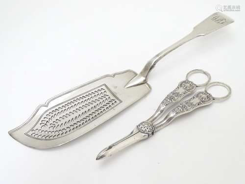 Early 19thC close plated grape scissors / shears Together with a silver plate fisher server. (2)