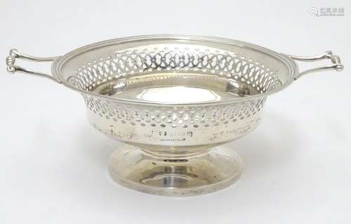 A silver twin handled pedestal dish with pierced decoration. Hallmarked Birmingham 1946 maker Mappin