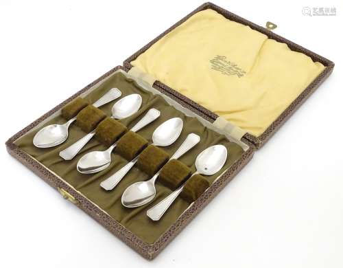 A cased set of six silver coffee spoons. Hallmarked Sheffield 1945 maker Allens (A Laurence