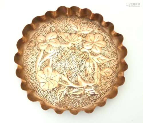 An Arts & Crafts style copper tray with repousse floral decoration and punch detail. Approx. 8