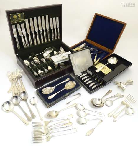Assorted silver plated flatware to include cased berry serving spoons, cased flatware by Arthur