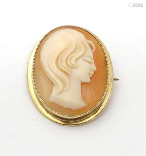 A 9ct gold cameo brooch 1