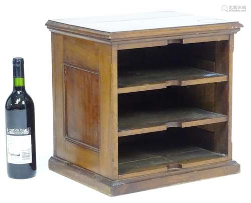 An early 20thC mahogany box with three shelves. 15