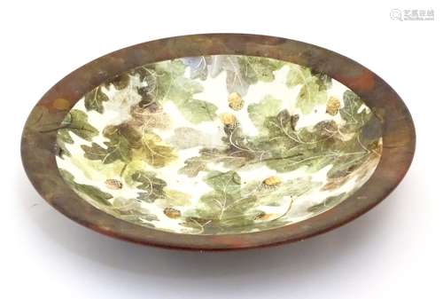 A studio pottery circular shallow dish / bowl by Ralph Jandrell, decorated with hand painted oak