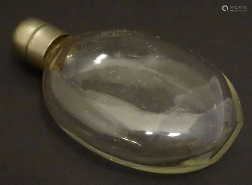 A small glass hip flask of Ovid form with screw top. Approx. 4