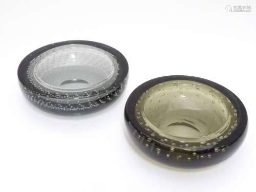 Two mid 20thC art glass dishes / ashtrays in the manner of Whitefriars, each 5