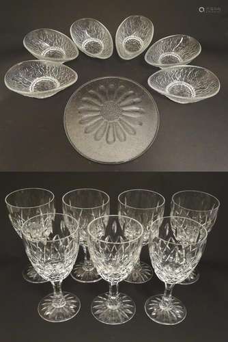 Assorted glassware comprising : Dartington Crystal daisy butter plate together with a set of 7 cut