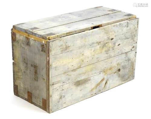 A late 19thC blanket box with mounted corner brackets and removeable lid. 37