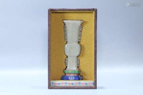 A Hetian Jade Zun Vase
