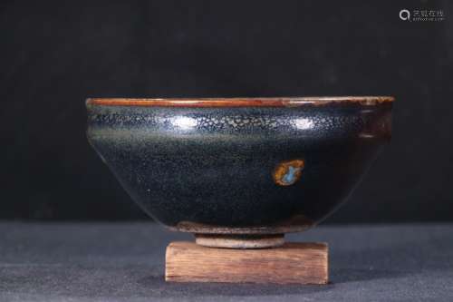 A Porcelain Blue Glazed Bowl