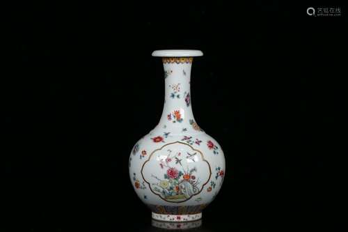 A Porcelain Famille Rose Floral&Bird Vase