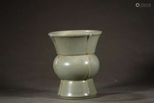 A Ru Kiln Porcelain Zun Vase