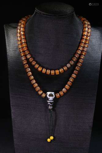 An Agate Necklace